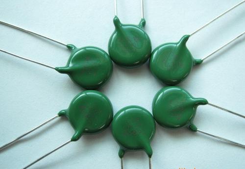 保險(xiǎn)絲在壓敏電阻中的作用